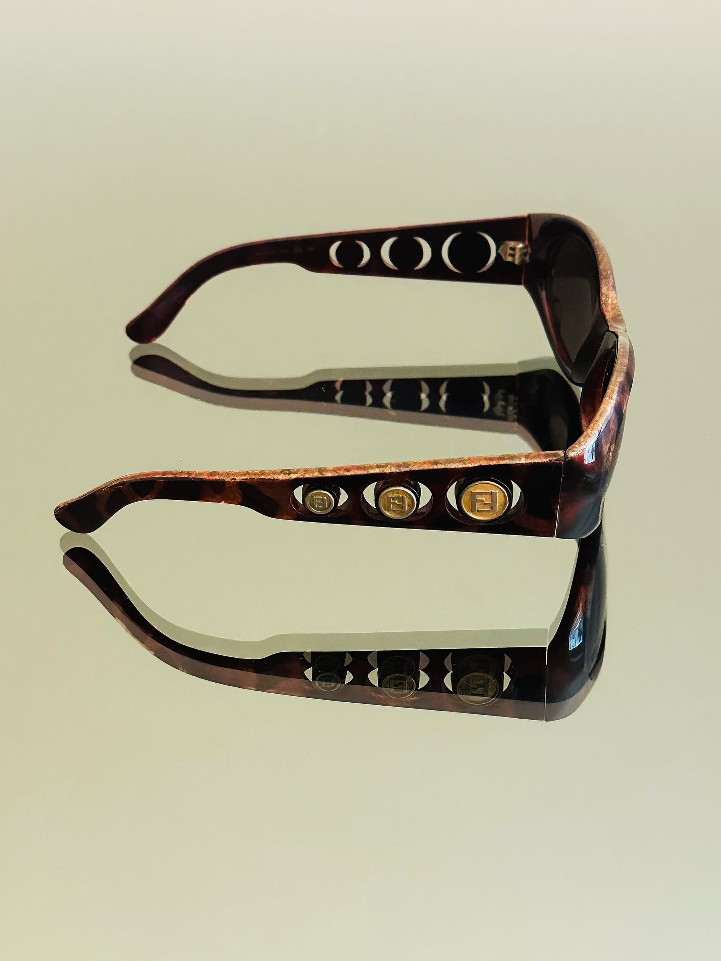 FENDI - Occhiali da sole vintage FF Medallion – Made in Italy