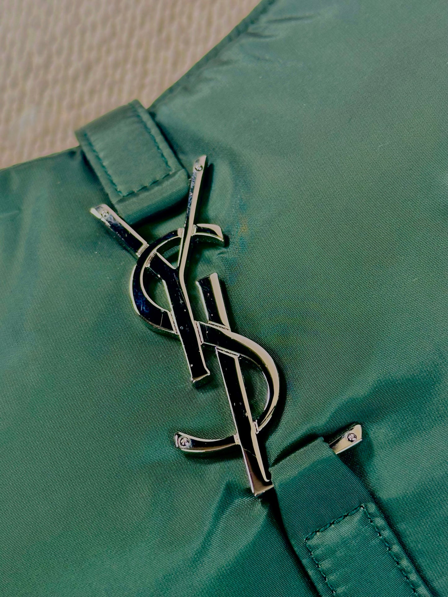 SAINT LAURENT PARIS - Borsa Shoulder in Nylon Verde Racing con profili rossi