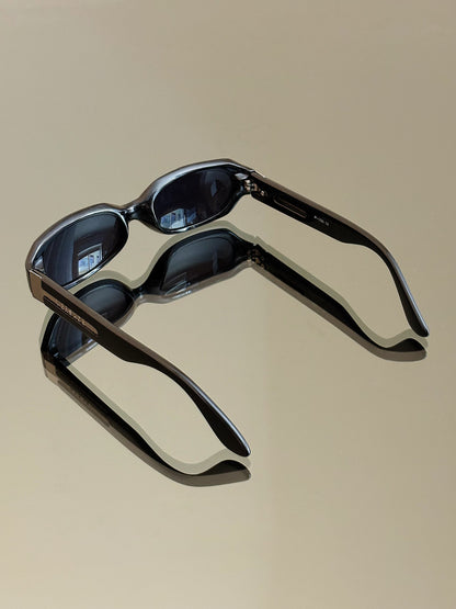 VERSACE - Occhiali da sole P-596 – montatura nera con dettagli metallici