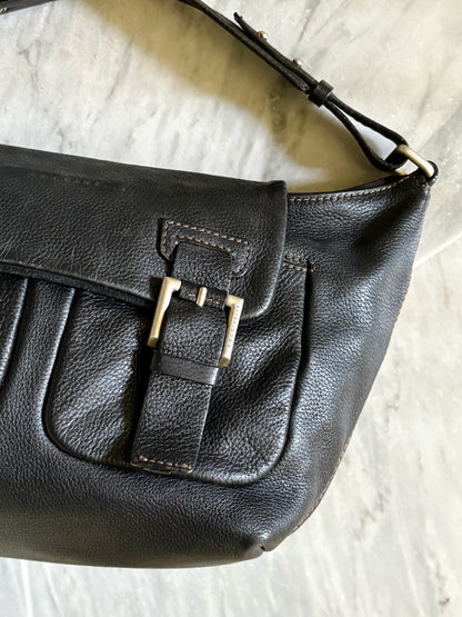COCCINELLE- Borsa vintage a spalla in pelle nera con fibbie e tasche frontali