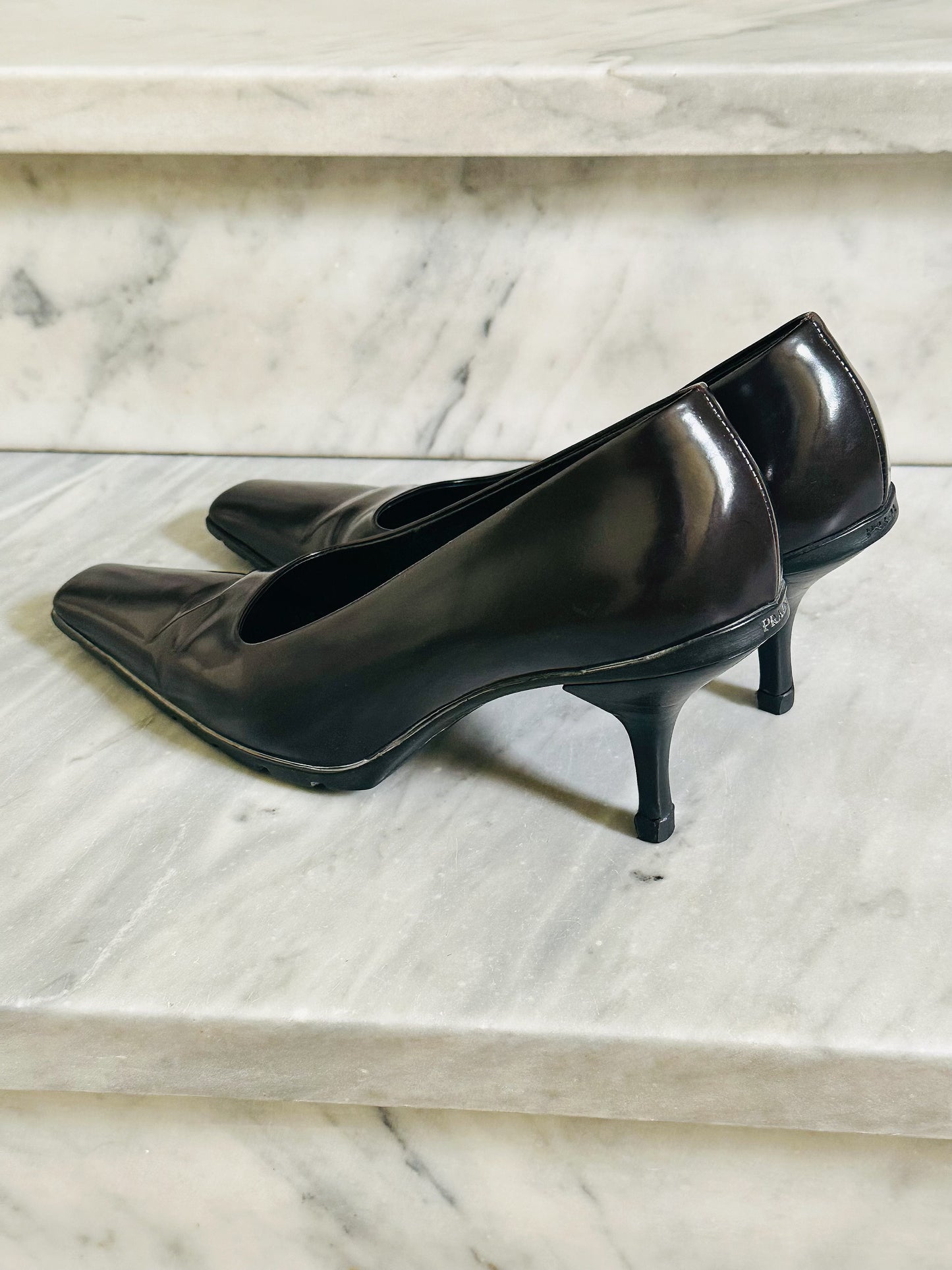PRADA -  Décolleté in Vernice – Punta Squadrata e Tacco Medio | Taglia 37