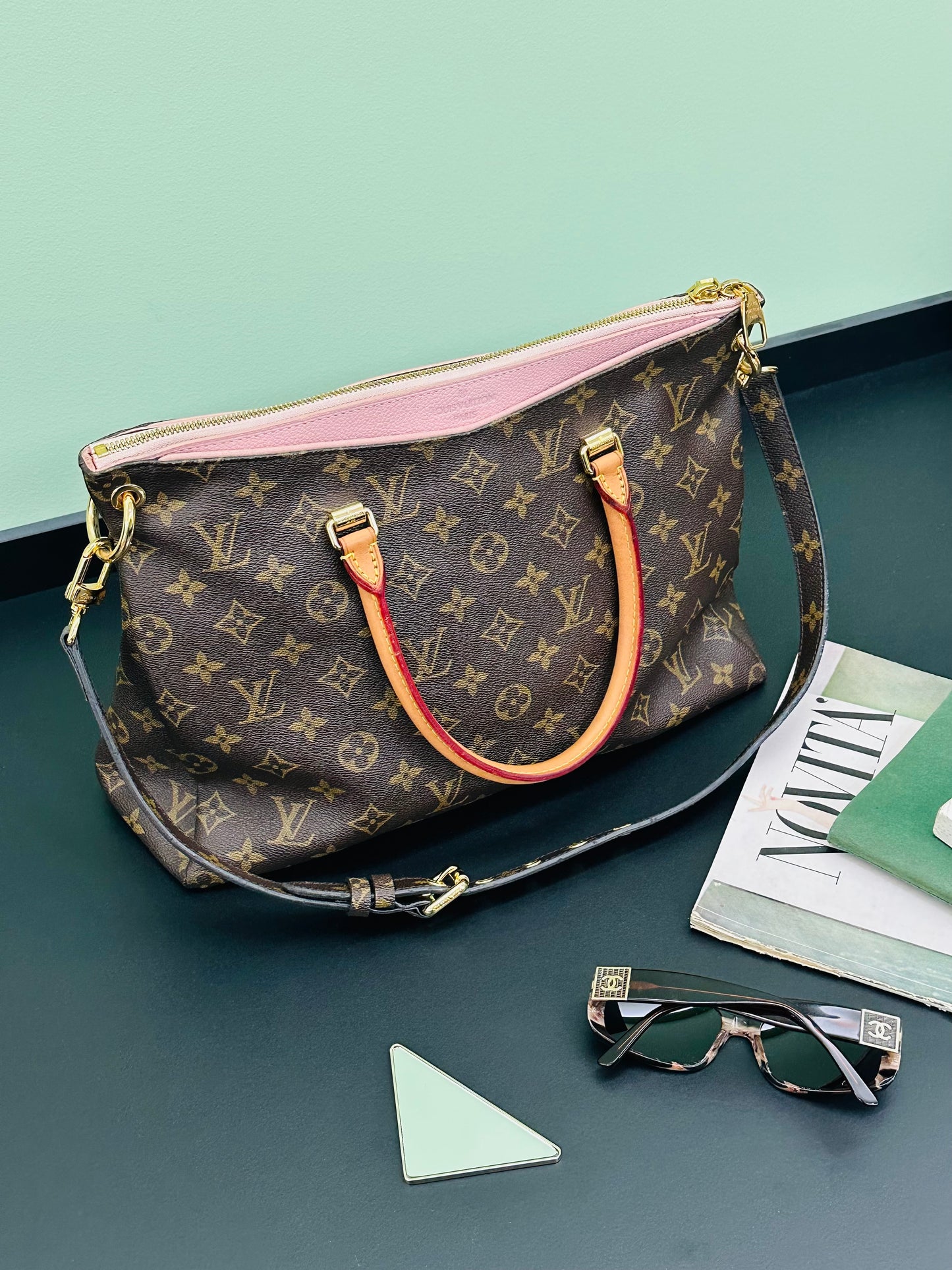 LOUIS VUITTON - Pallas MM – Monogram Canvas