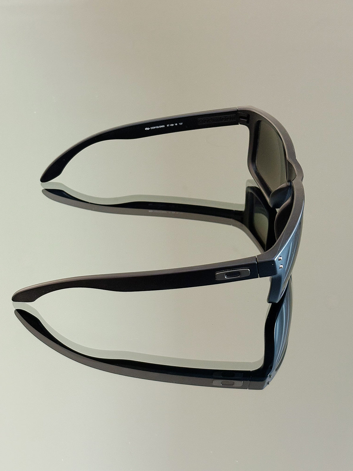 OAKLEY HOLBROOK – Occhiali da sole Matte Black / Dark Lenses – Icon Logo