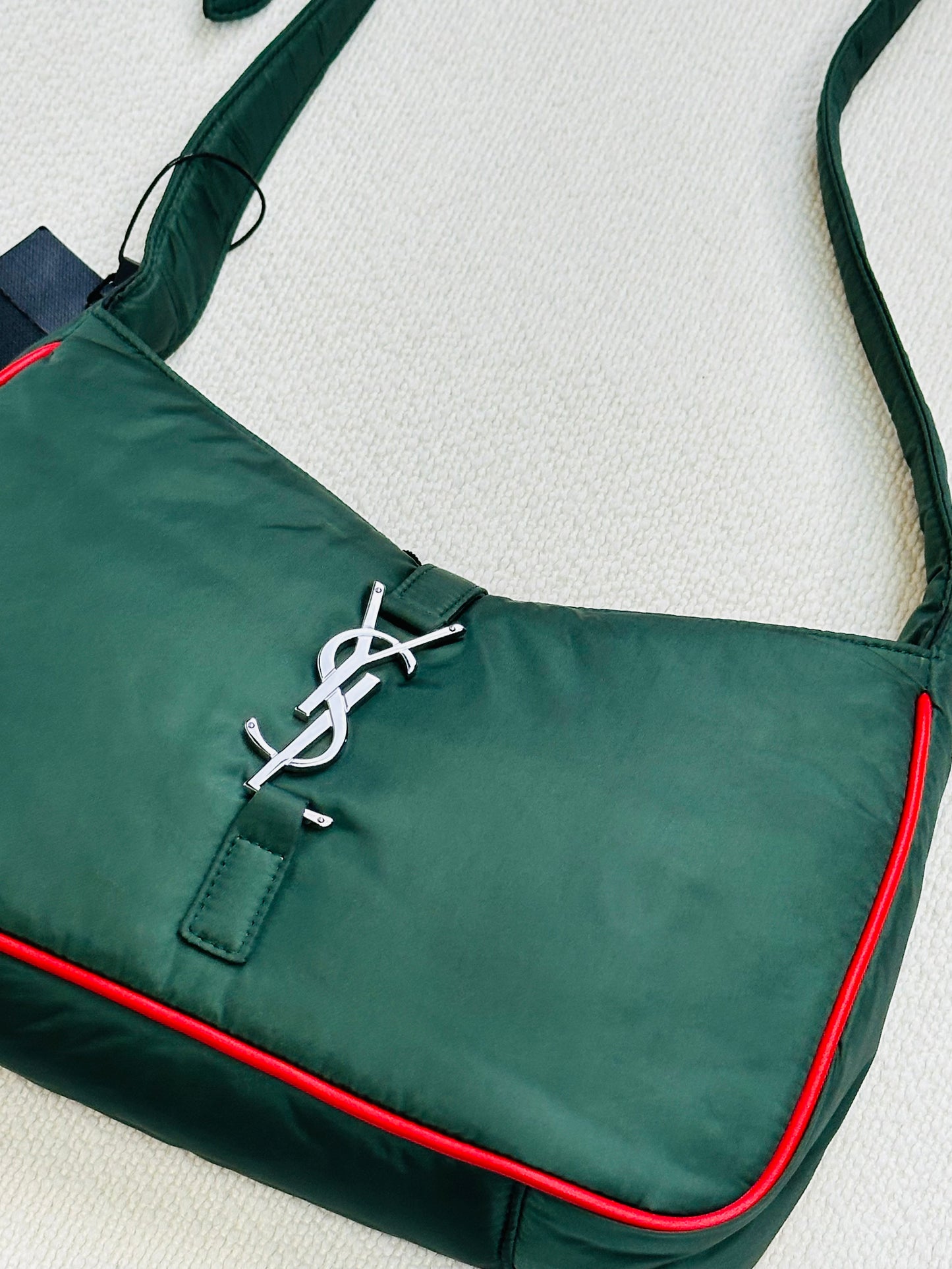 SAINT LAURENT PARIS - Borsa Shoulder in Nylon Verde Racing con profili rossi