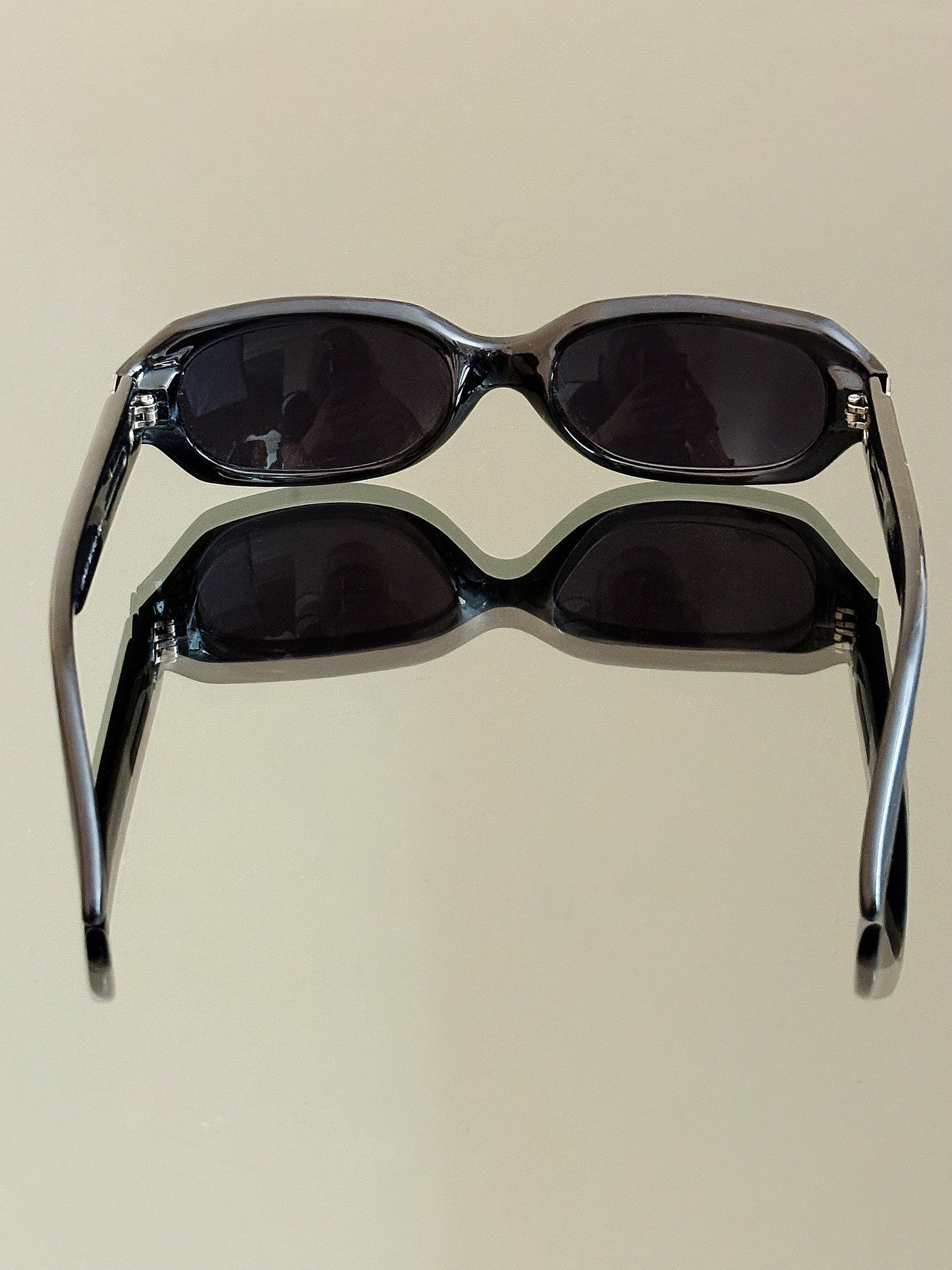 VERSACE - Occhiali da sole P-596 – montatura nera con dettagli metallici