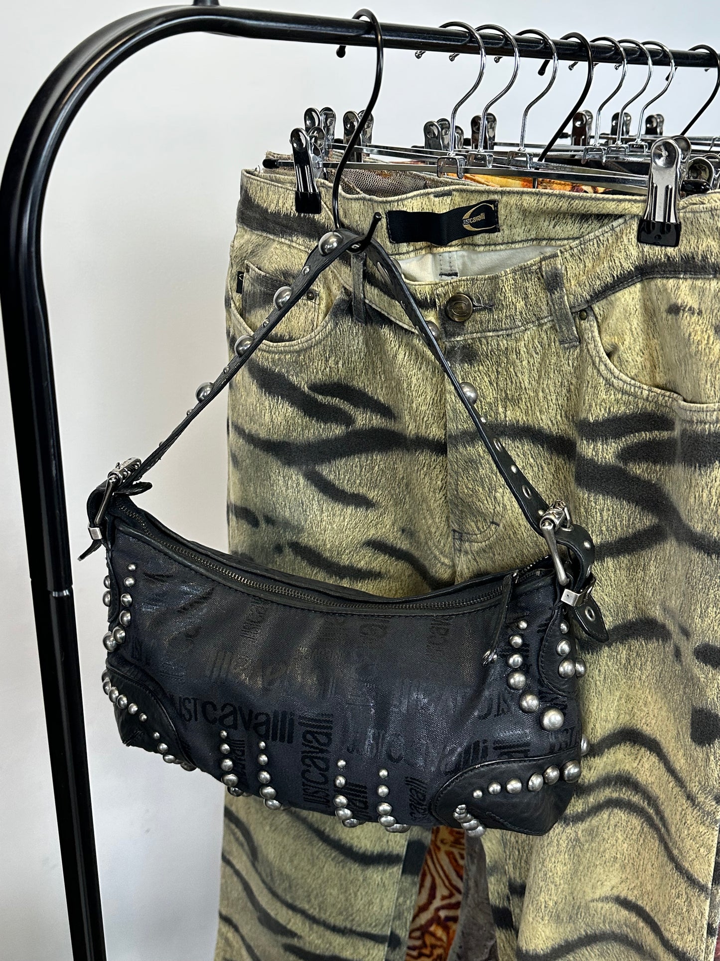 JUST CAVALLI - Borsa hobo a spalla nera borchiata Y2K