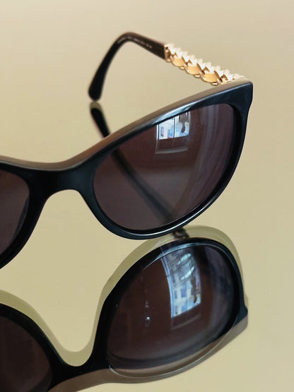 CHANEL - Occhiali da Sole Chanel 5260-Q – Nero con Catena Iconica Oro Champagne