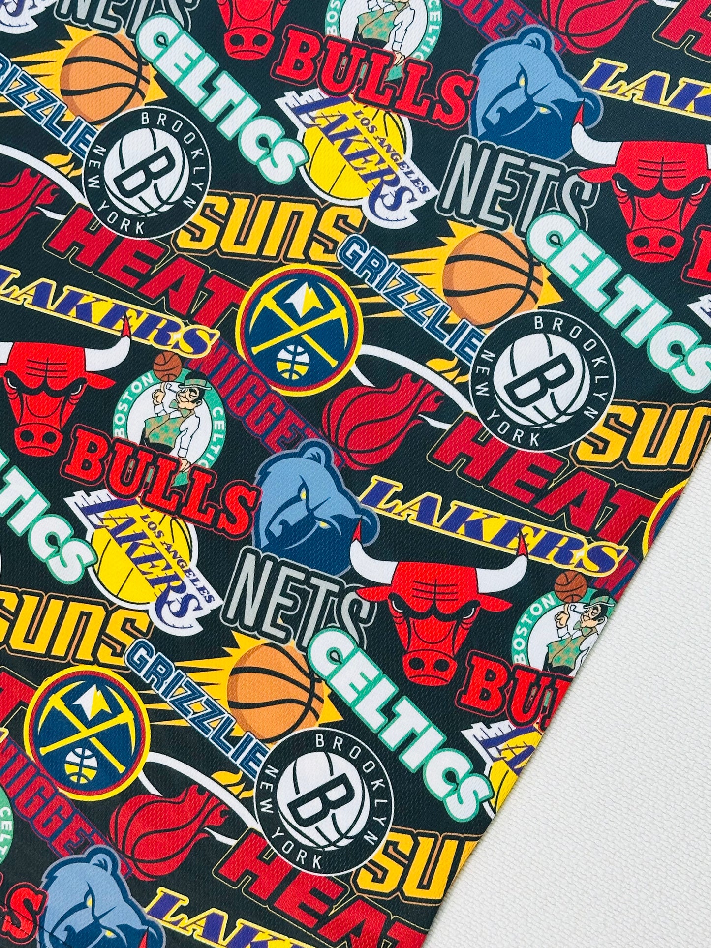 NBA x NEW ERA - T-shirt Multiteam Sticker Patch | XS