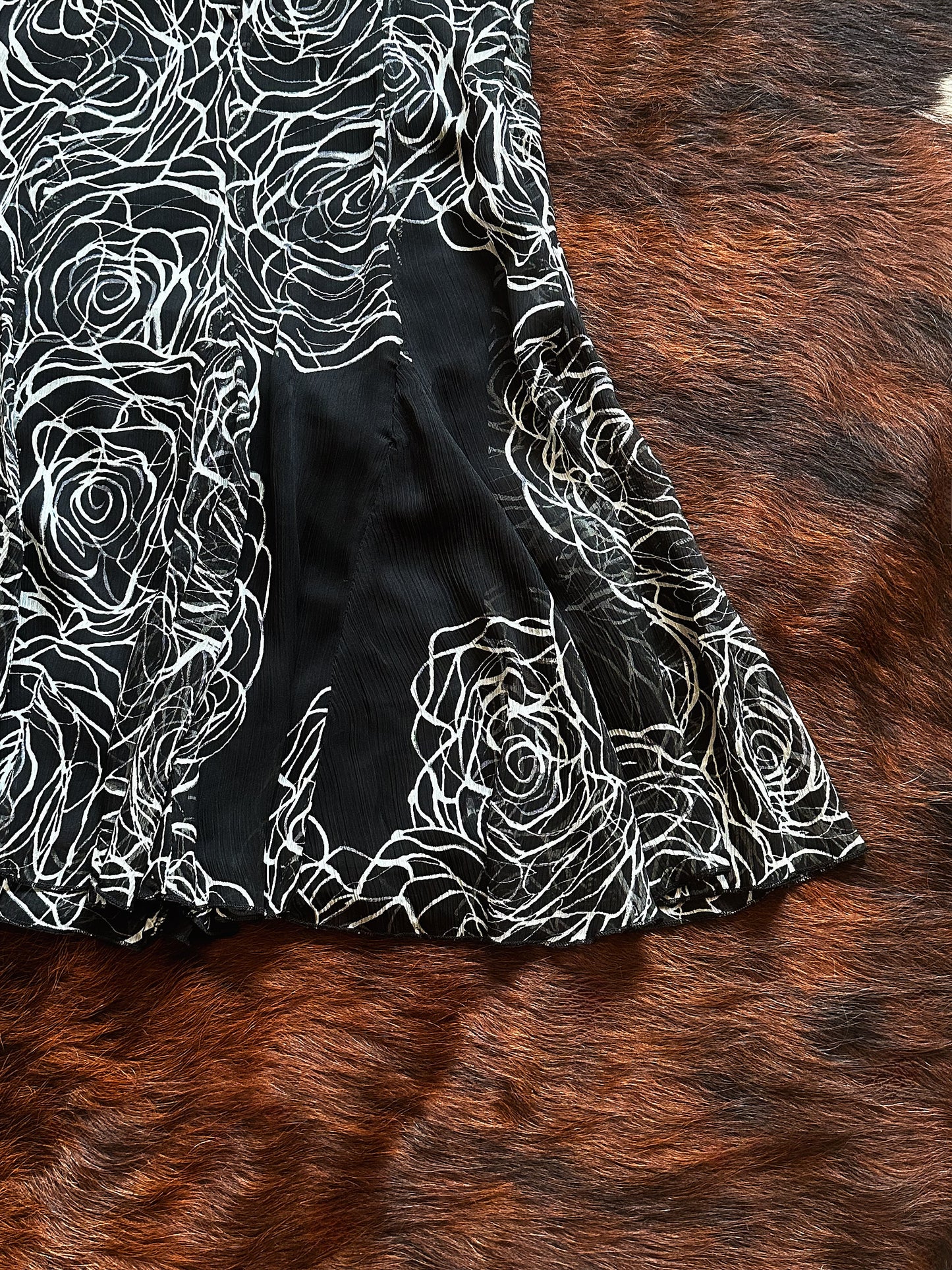 Gonna vintage svasata a rose grafiche bianco e nero | Romantic Gothic | Made in Italy