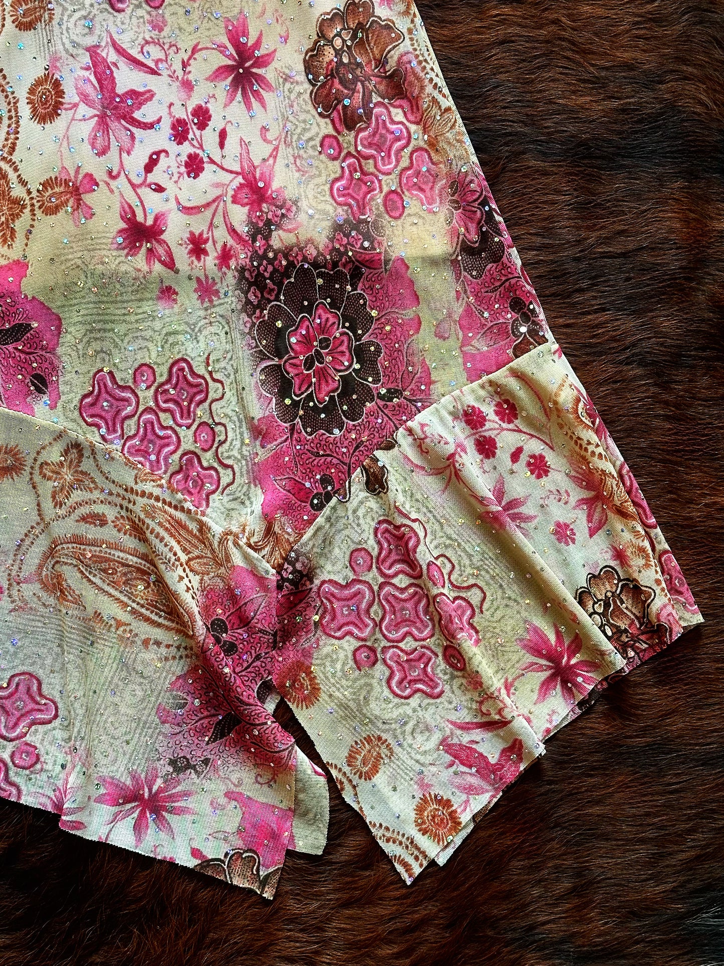 Gonna vintage patchwork con volant asimmetrico e glitter – Rosa & paisley Y2K