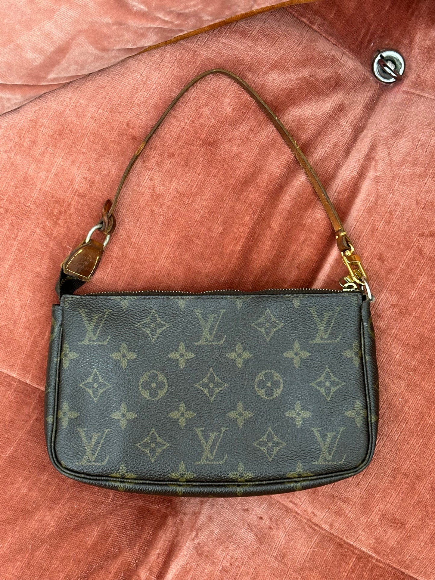 LOUIS VUITTON - Pochette Accessoires Monogram Canvas | Vintage Made in France