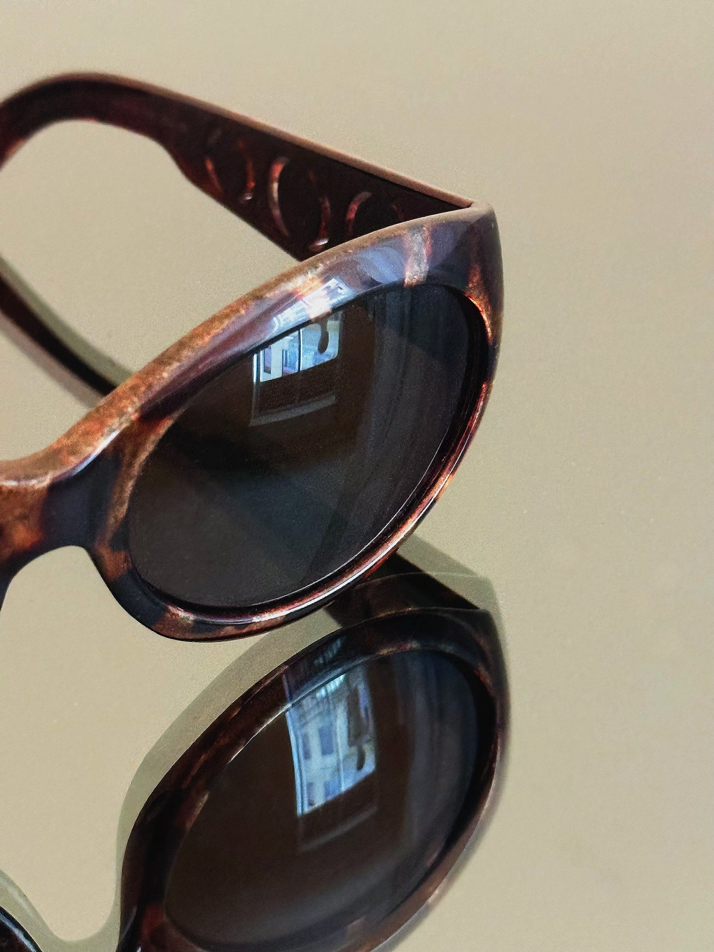 FENDI - Occhiali da sole vintage FF Medallion – Made in Italy