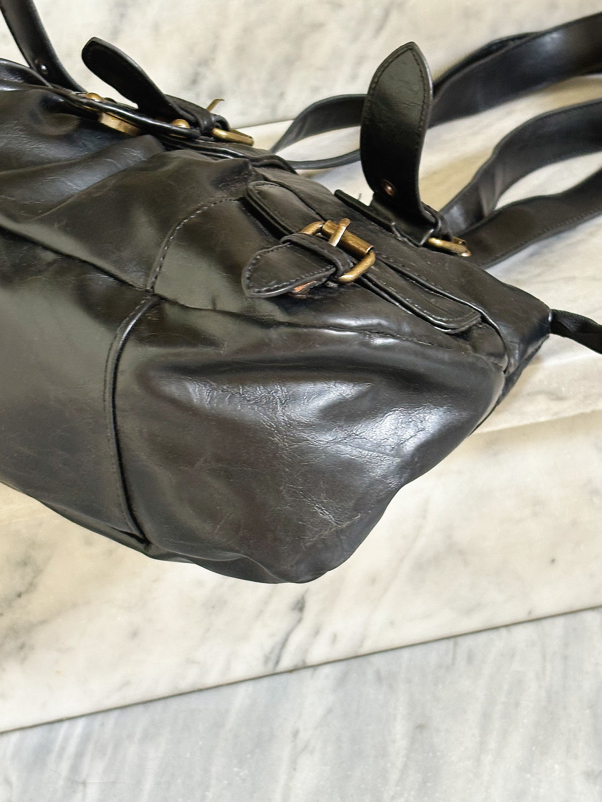 Borsa vintage Y2K in pelle nera con fibbie e tasche – 2000s Buckle Shoulder Bag