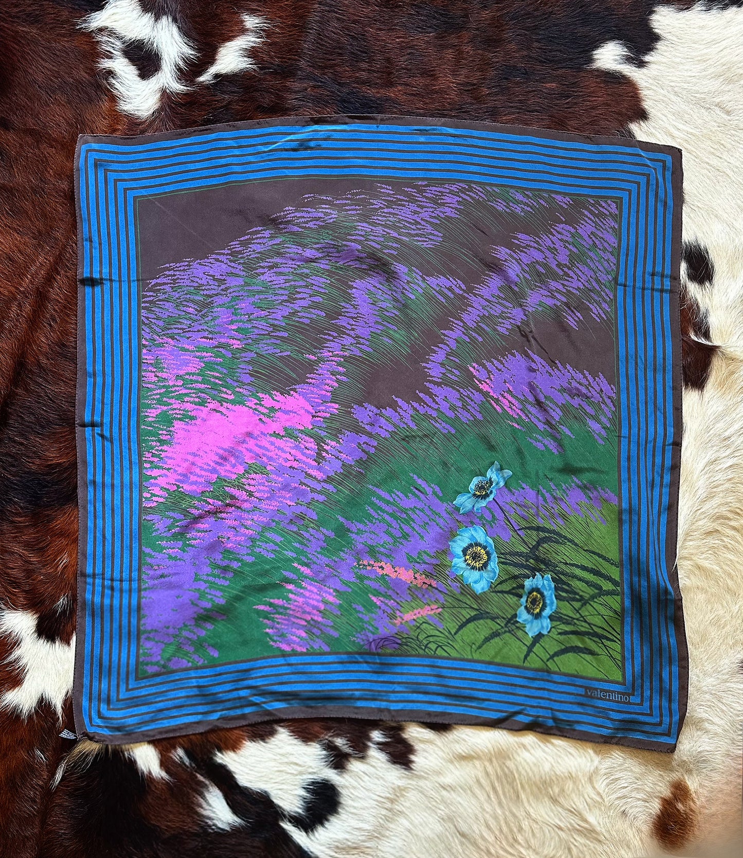 VALENTINO - Foulard Vintage 100% Seta | Motivo Floreale Lavanda e Papaveri Azzurri