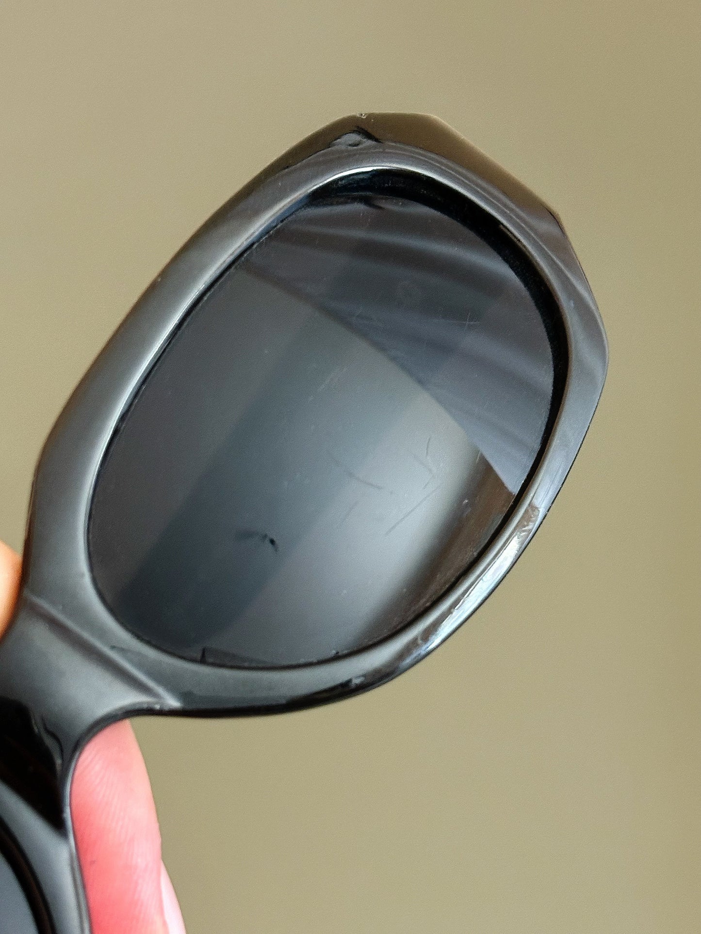 VERSACE - Occhiali da sole P-596 – montatura nera con dettagli metallici