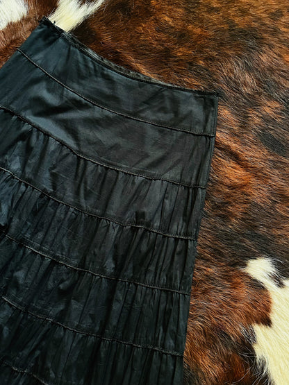 Gonna vintage nera Made in Italy con balze e pieghe – Eleganza senza tempo