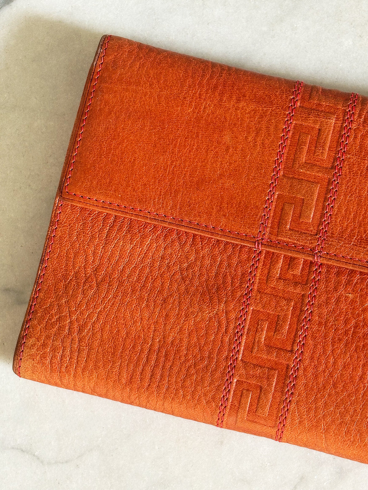 GIANNI VERSACE – Portafoglio in pelle arancio con motivo Greca vintage anni 90’