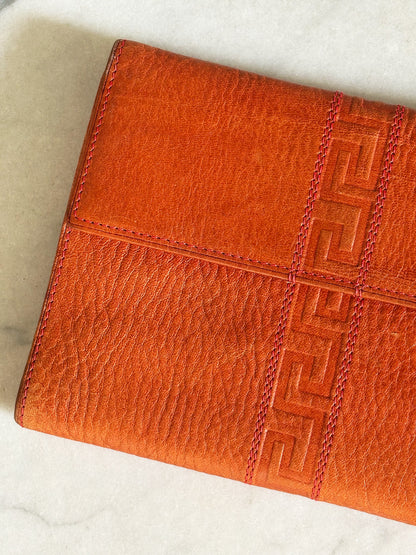 GIANNI VERSACE – Portafoglio in pelle arancio con motivo Greca vintage anni 90’