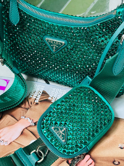 PRADA - Re-Edition 2005 Shoulder Bag – Satin Verde con Cristalli