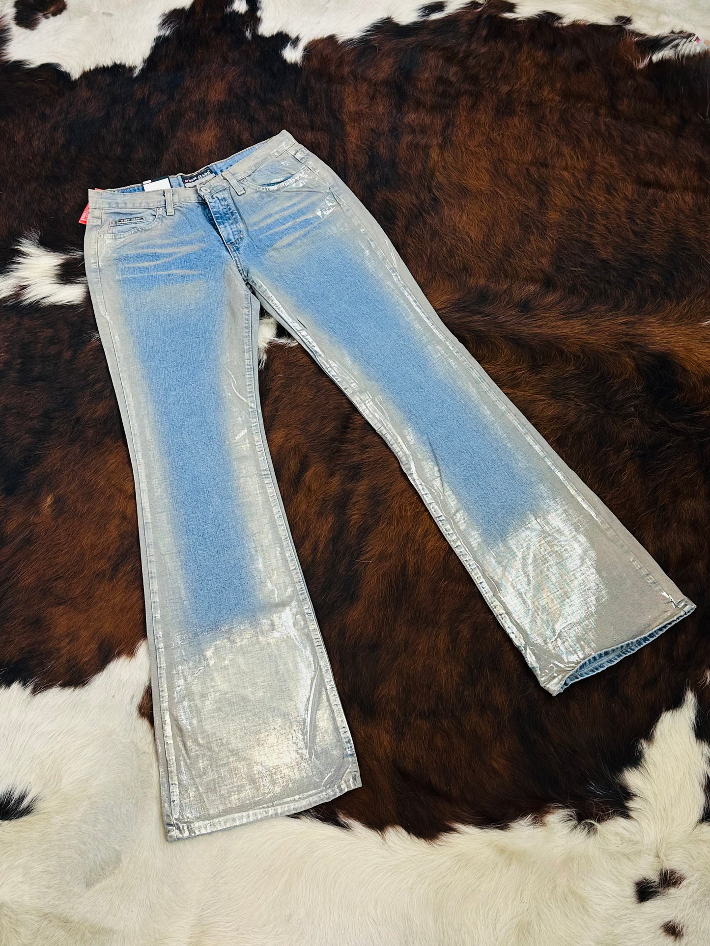 NEW JEANS – Y2K Silver Foil