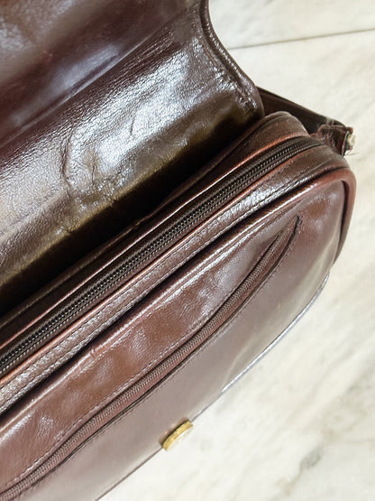 Vintage Brown Leather Shoulder Bag – Borsa a Spalla in Pelle Marrone con Tracolla Regolabile