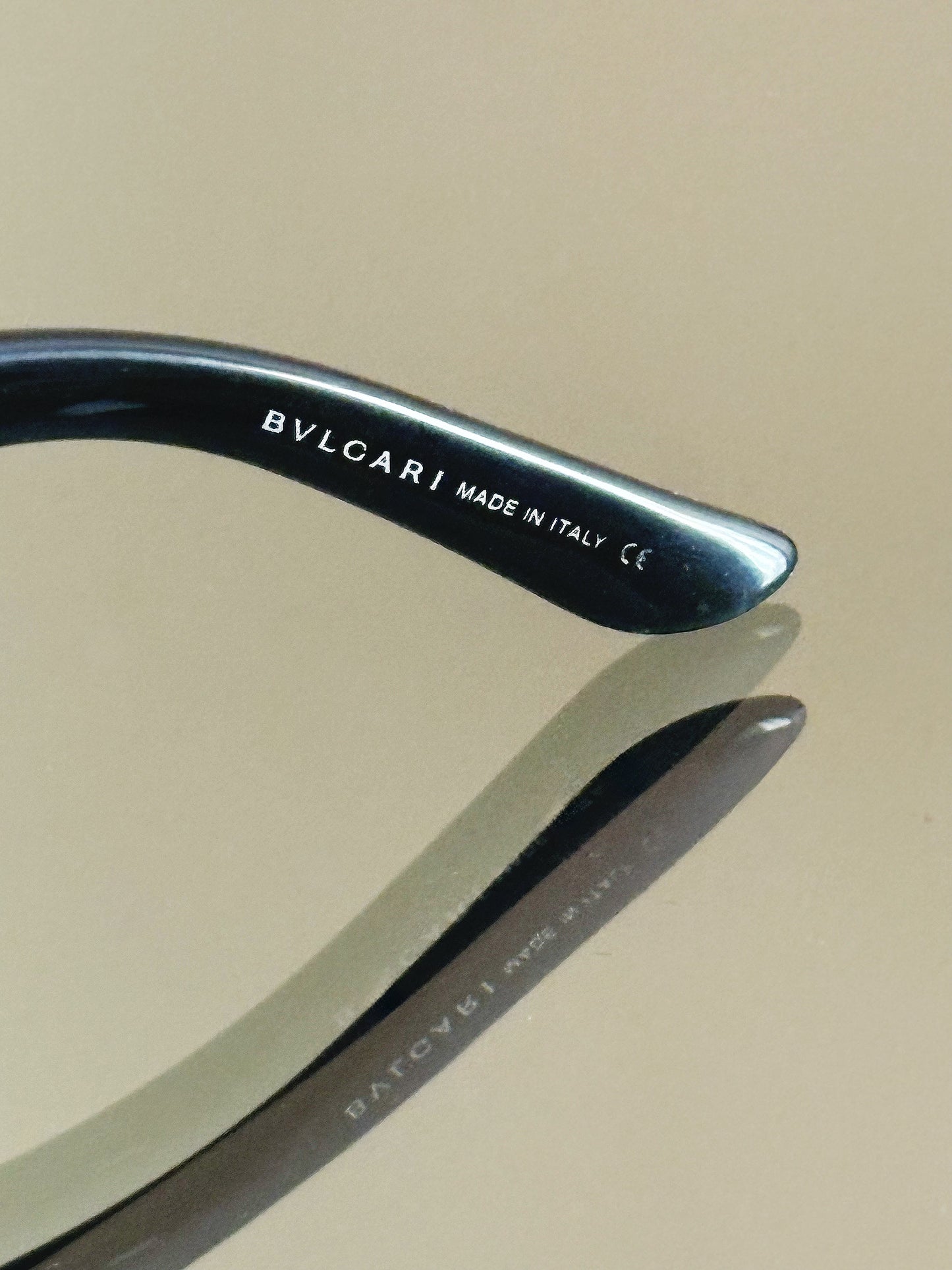 BVLGARI – Occhiali da sole vintage neri con cristalli e dettagli floreali