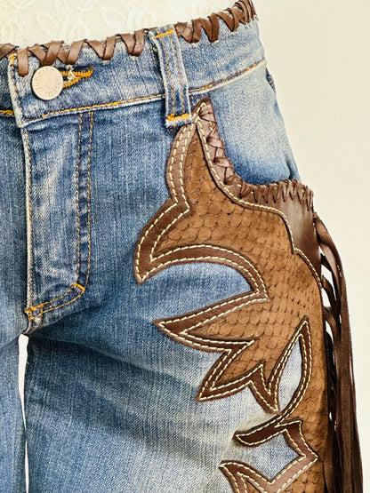 ￼ROBERTO CAVALLI - Jeans Western Revival in Denim e Pelle con Frange