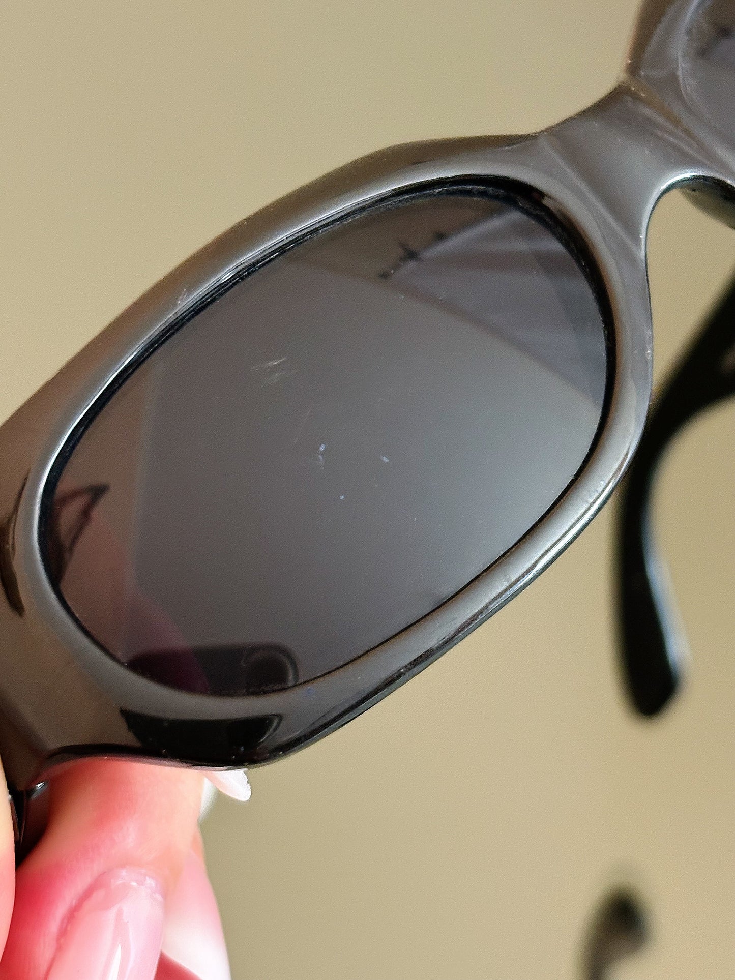 VERSACE - Occhiali da sole P-596 – montatura nera con dettagli metallici