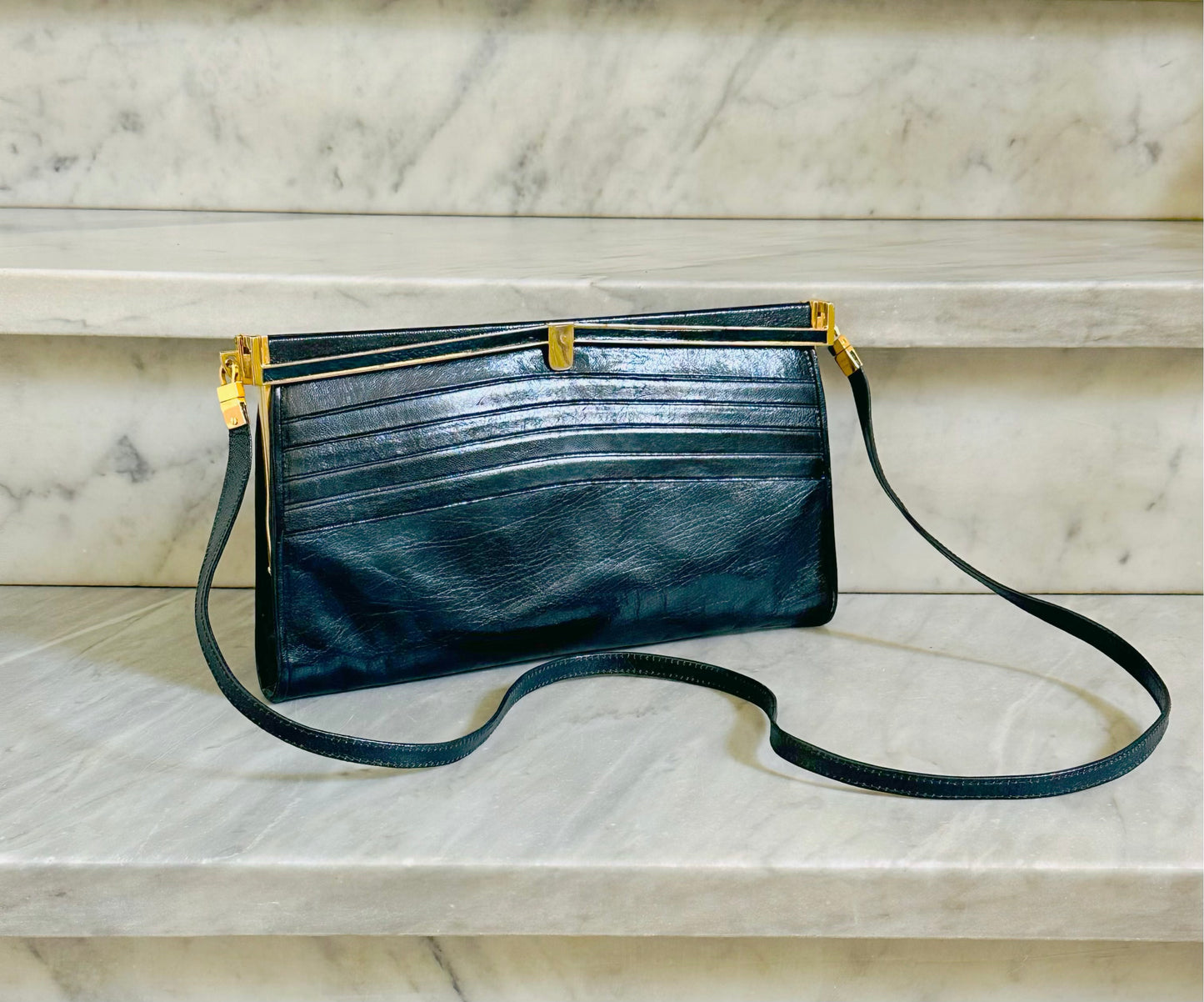 CLUTCH - Borsa Vintage Structured in Pelle Blu Notte con Chiusura Gioiello