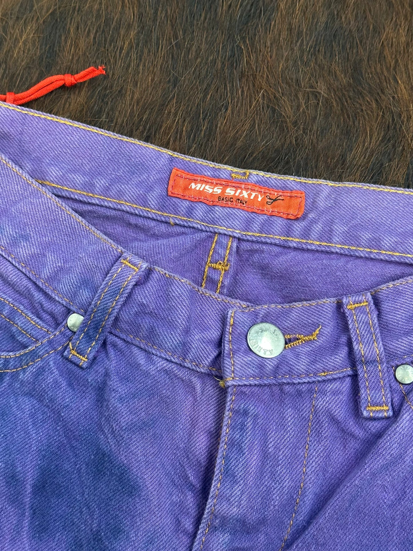 MISS SIXTY – Jeans Viola Tie-Dye Y2K con Stelle Glitter e Fondo Sfilacciato