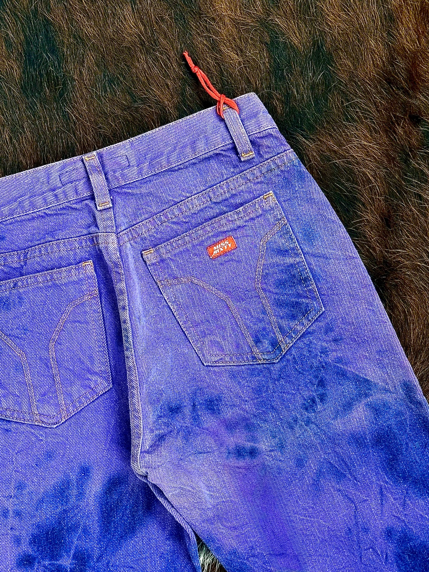 MISS SIXTY – Jeans Viola Tie-Dye Y2K con Stelle Glitter e Fondo Sfilacciato