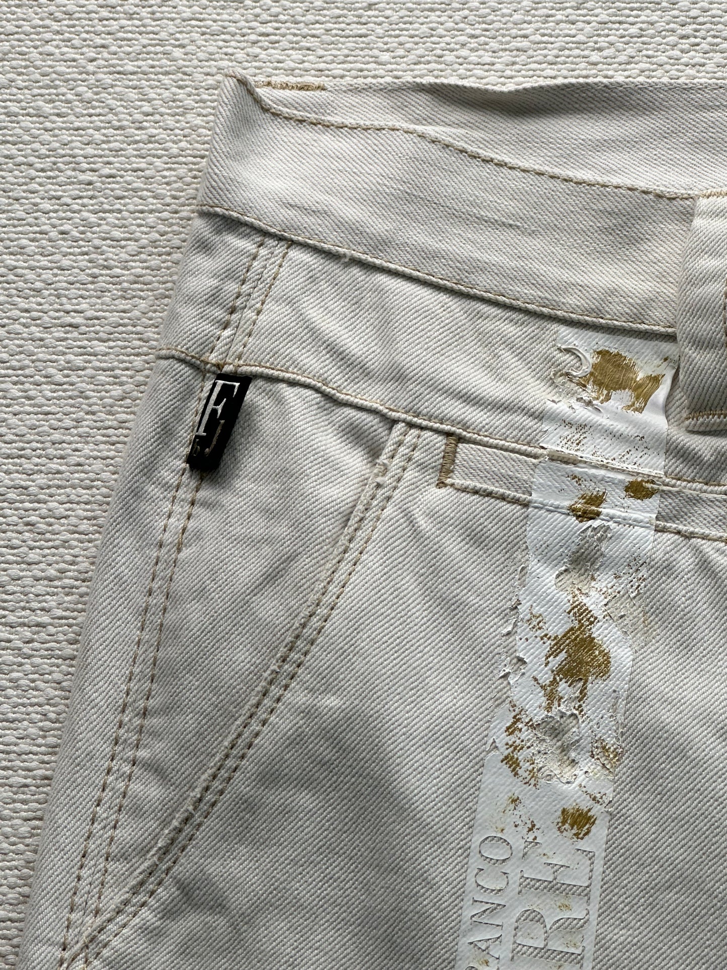 GIANFRANCO FERRÉ – Jeans Bianchi con dettagli logo dorati