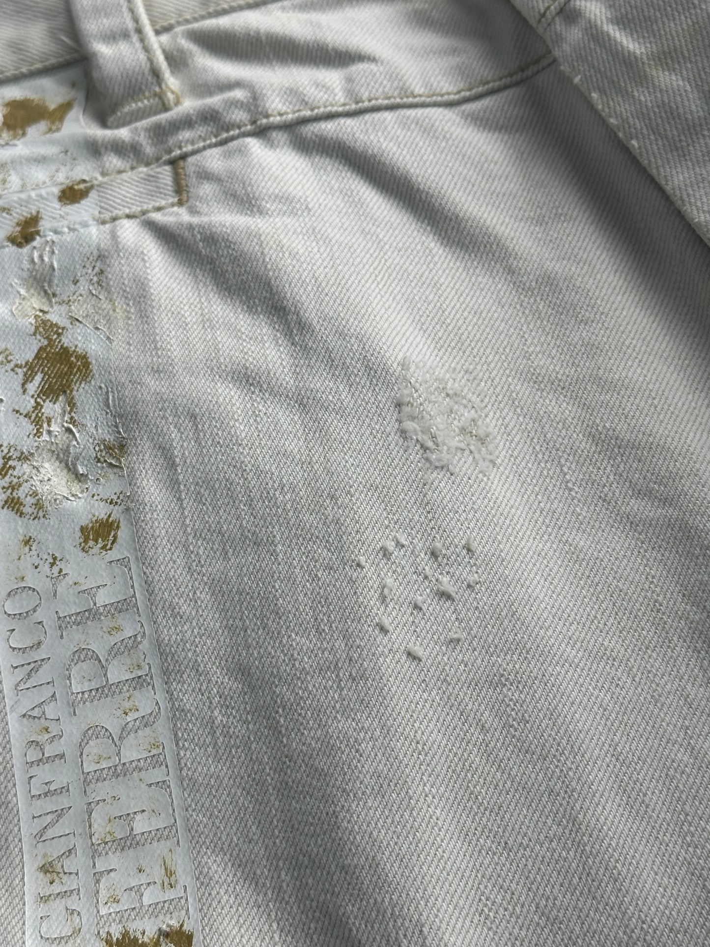 GIANFRANCO FERRÉ – Jeans Bianchi con dettagli logo dorati